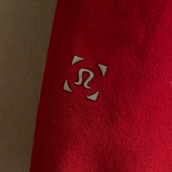 LULULEMON Men’s Small Burgundy 7” inseam light weight shorts Running shorts - Picture 3 of 5